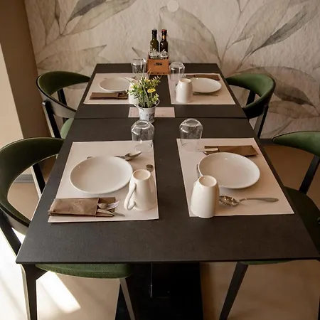 White Hill Apartment *