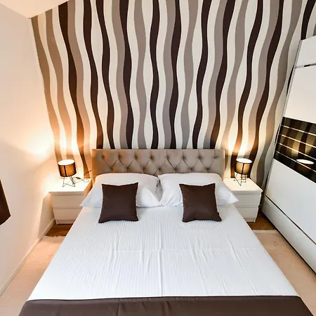 White Hill Apartment *