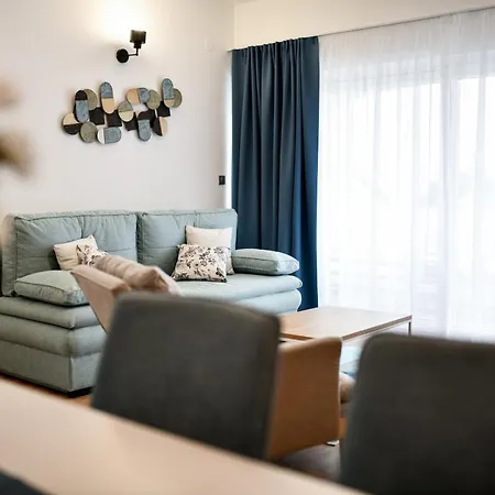 White Hill Apartment *